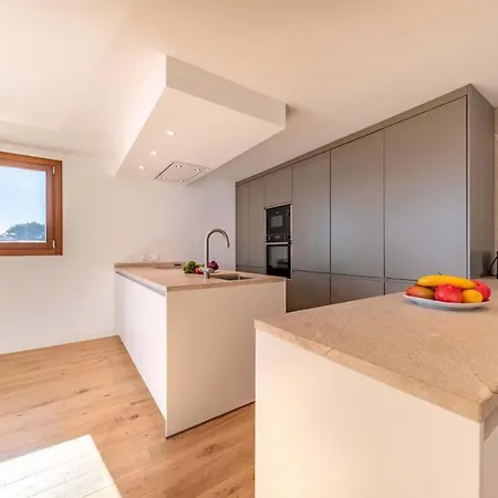 Seafront Mar I Pins By Sealand