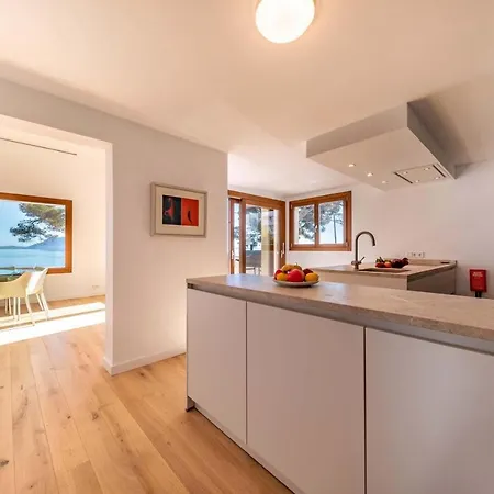 Villa Seafront Mar I Pins By Sealand Port de Pollença