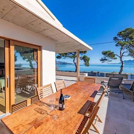 Villa Seafront Mar I Pins By Sealand *